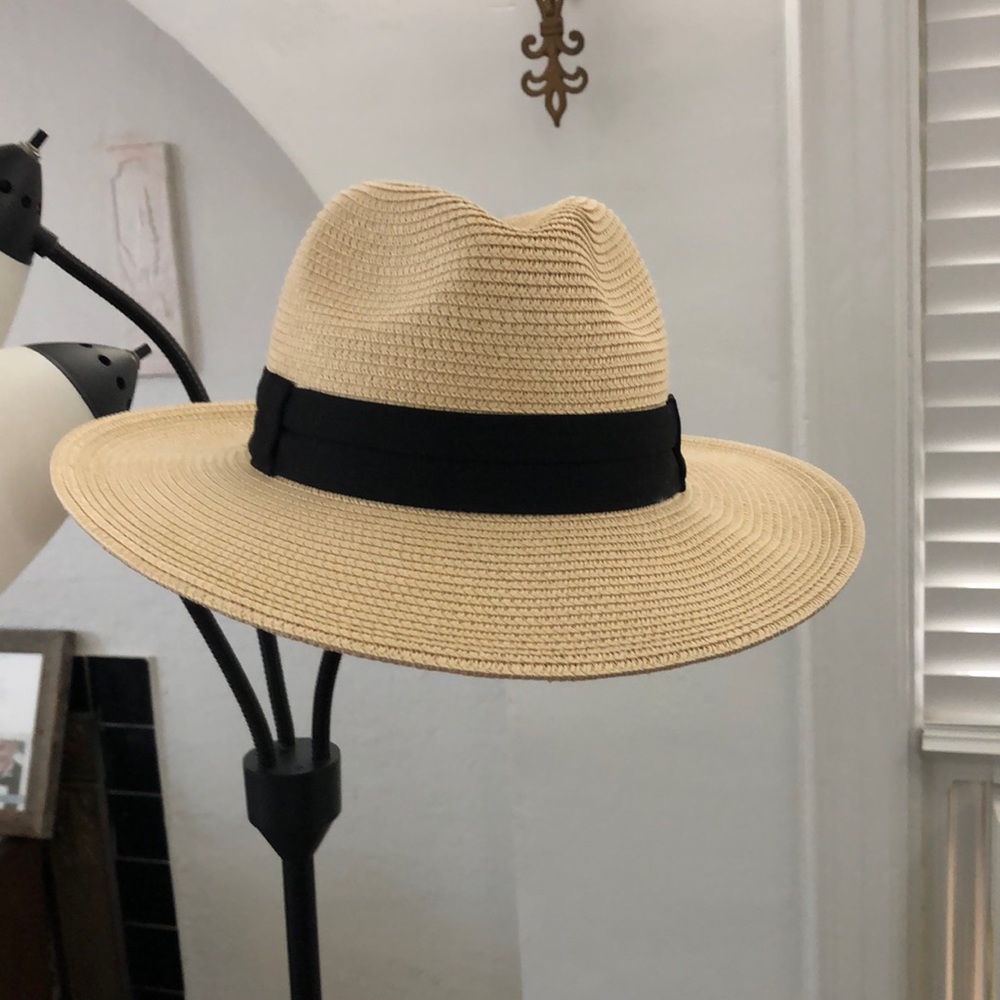 “Solar Escape“ Gentleman’s dress / casual fedora, tan, black hatband